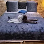 Le De La Cathedrale - Jacuzzi - Sauna - Champagne - Netflix - Wifi Apartment