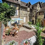Le De La Cathedrale - Jacuzzi - Sauna - Champagne - Netflix - Wifi Apartment Troyes