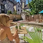 Apartment Le De La Cathedrale - Jacuzzi - Sauna - Champagne - Netflix - Wifi Troyes