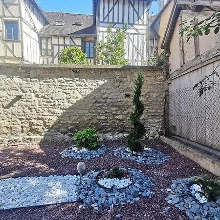 Le De La Cathedrale - Jacuzzi - Sauna - Champagne - Netflix - Wifi * Troyes