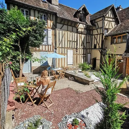 Le De La Cathedrale - Jacuzzi - Sauna - Champagne - Netflix - Wifi Lägenhet Troyes