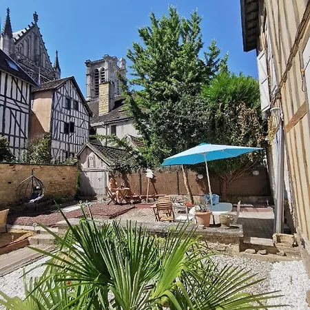 Lägenhet Le De La Cathedrale - Jacuzzi - Sauna - Champagne - Netflix - Wifi Troyes