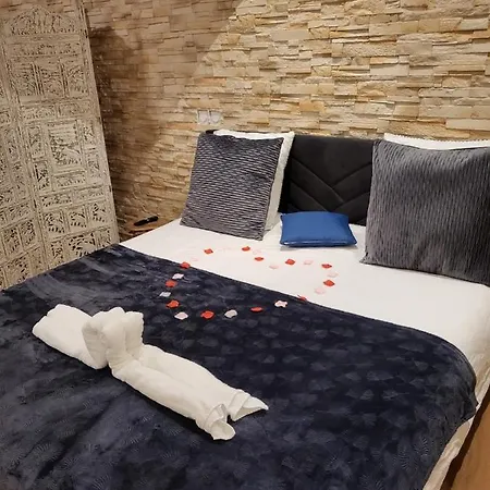 Apartament Le De La Cathedrale - Jacuzzi - Sauna - Champagne - Netflix - Wifi *