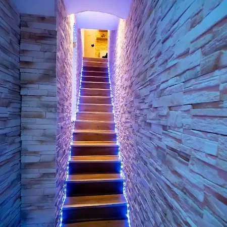 Le De La Cathedrale - Jacuzzi - Sauna - Champagne - Netflix - Wifi Apartment Troyes